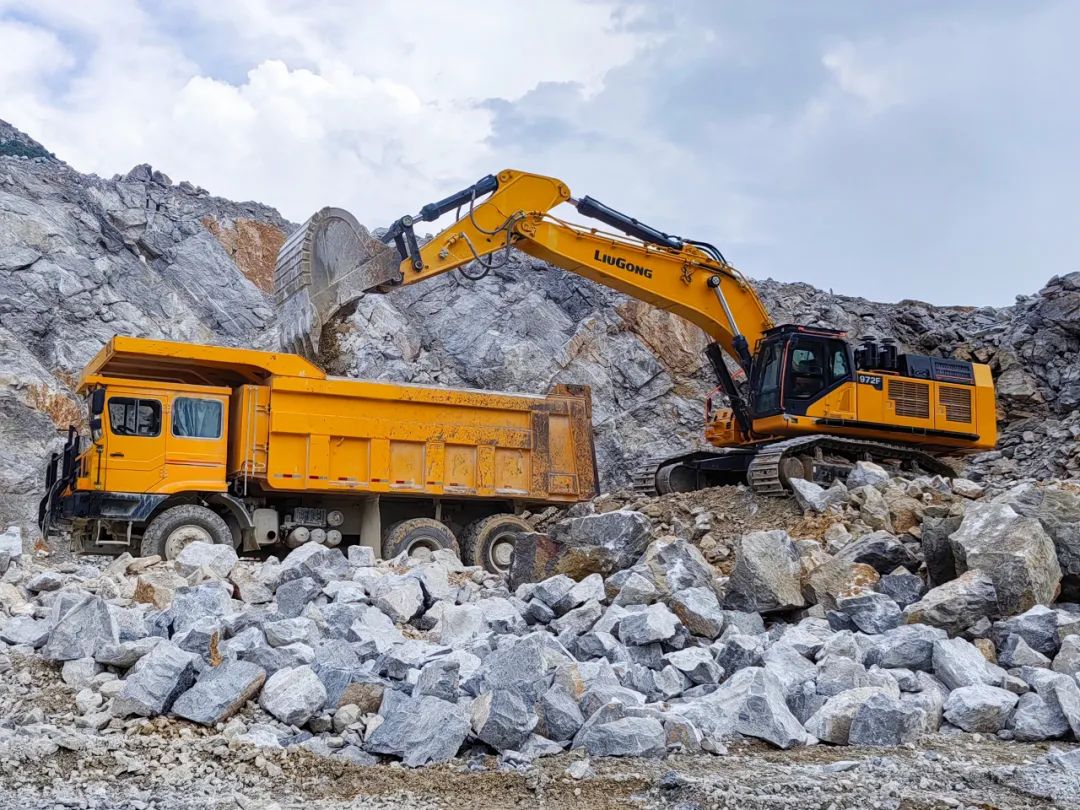 柳工972f挖掘机:以强悍实力书写矿山传奇